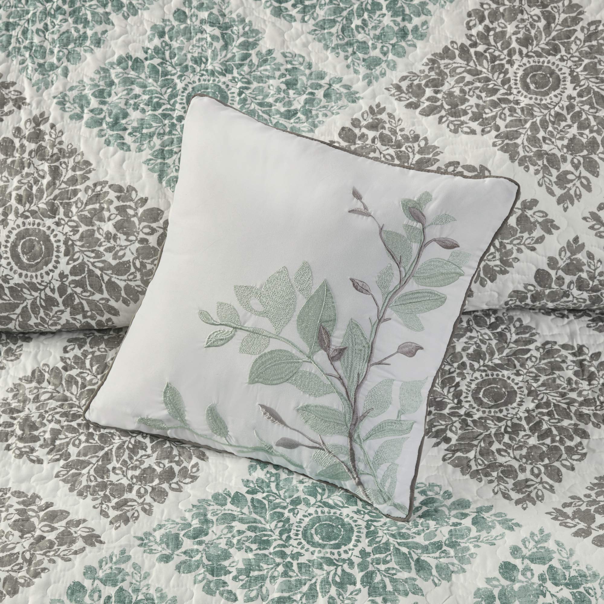 Madison Park Claire Quilt Modern Design - All Season, Breathable Coverlet Lightweight Bedding Set, Matching Shams, Decorative Pillow, Full/Queen (90 in x 90 in), Diamond Aqua 6 Piece