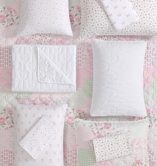 Laura Ashley Kids - Twin Quilt Set, Reversible Kids Bedding with Matching Pillowcase, Soft & Lightweight Toddler Bedding for Girls Room, Coquette Bedroom Decor (Ellyn Pink)