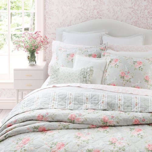 Laura Ashley- King Quilt Set, Reversible Cotton Bedding with Matching Sham(s), Lightweight Home Decor for All Seasons, Coquette Room Decor (Melany Pink, King)