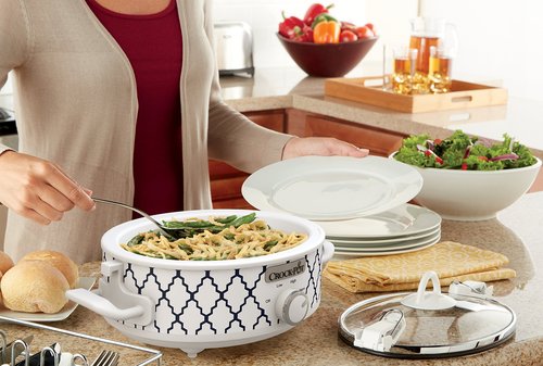 Crock-Pot 7 Quart Oval Manual Slow Cooker, Stainless Steel (SCV700-S-BR) & Small 2.5 Quart Casserole Slow Cooker, White/Blue