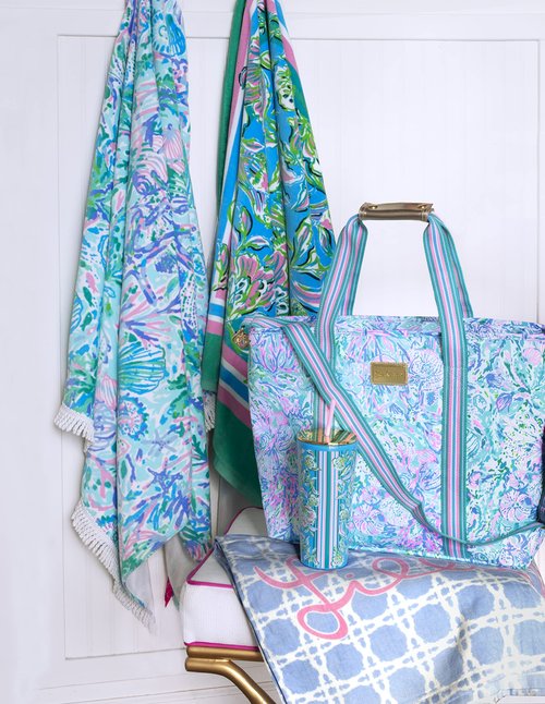 Lilly Pulitzer Picnic and Beach Cooler Bag, Insulated Soft Cooler with Adjustable Shoulder Strap and Zippered Top, Large for Groceries or Travel, Soleil It On Me