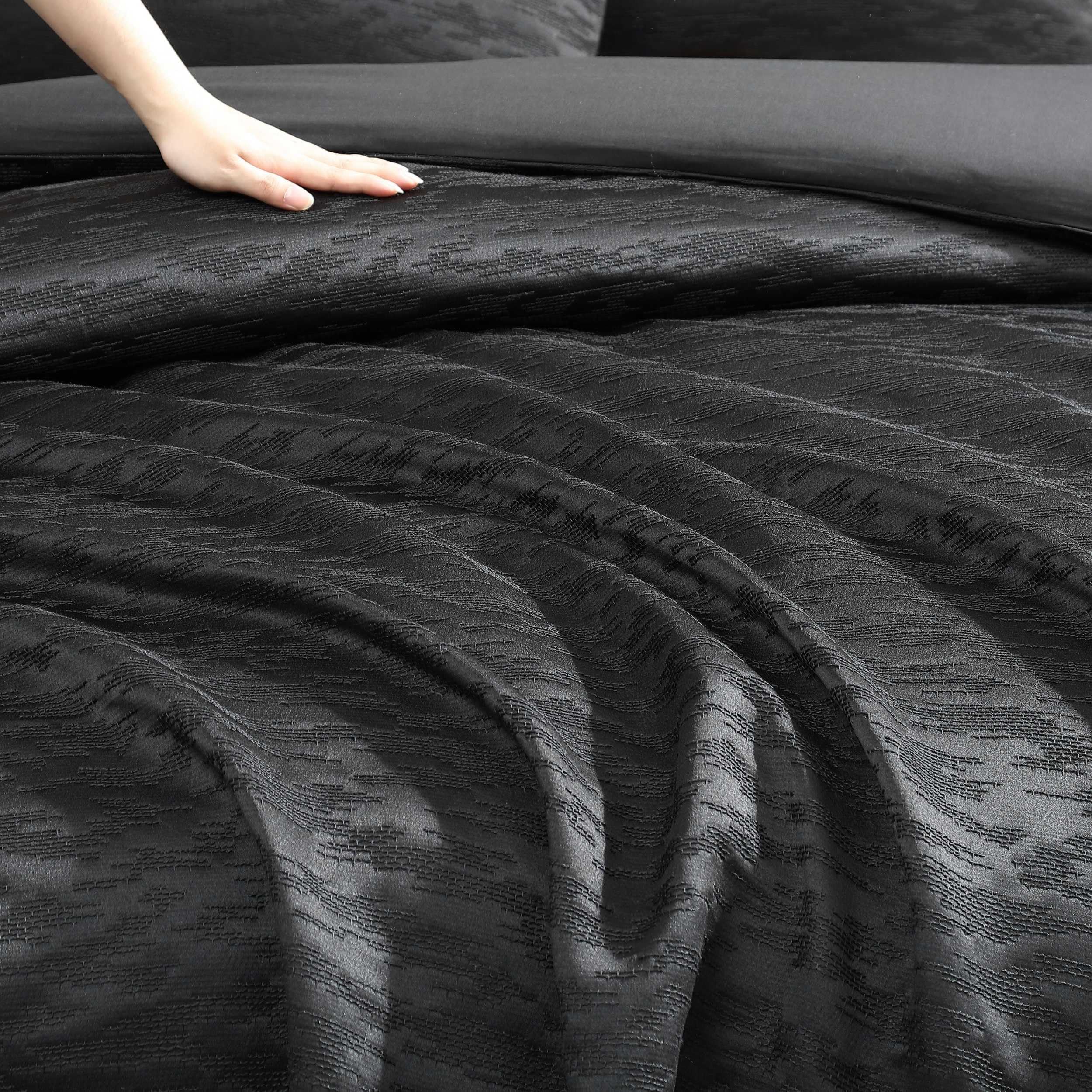Vera Wang - Queen Duvet Cover Set, Soft Cotton Bedding with a Textured Weave Feel, Button Closure & Inner Corner Ties, 3 Piece Bed Set with Matching Pillowcases (Illusion Black)