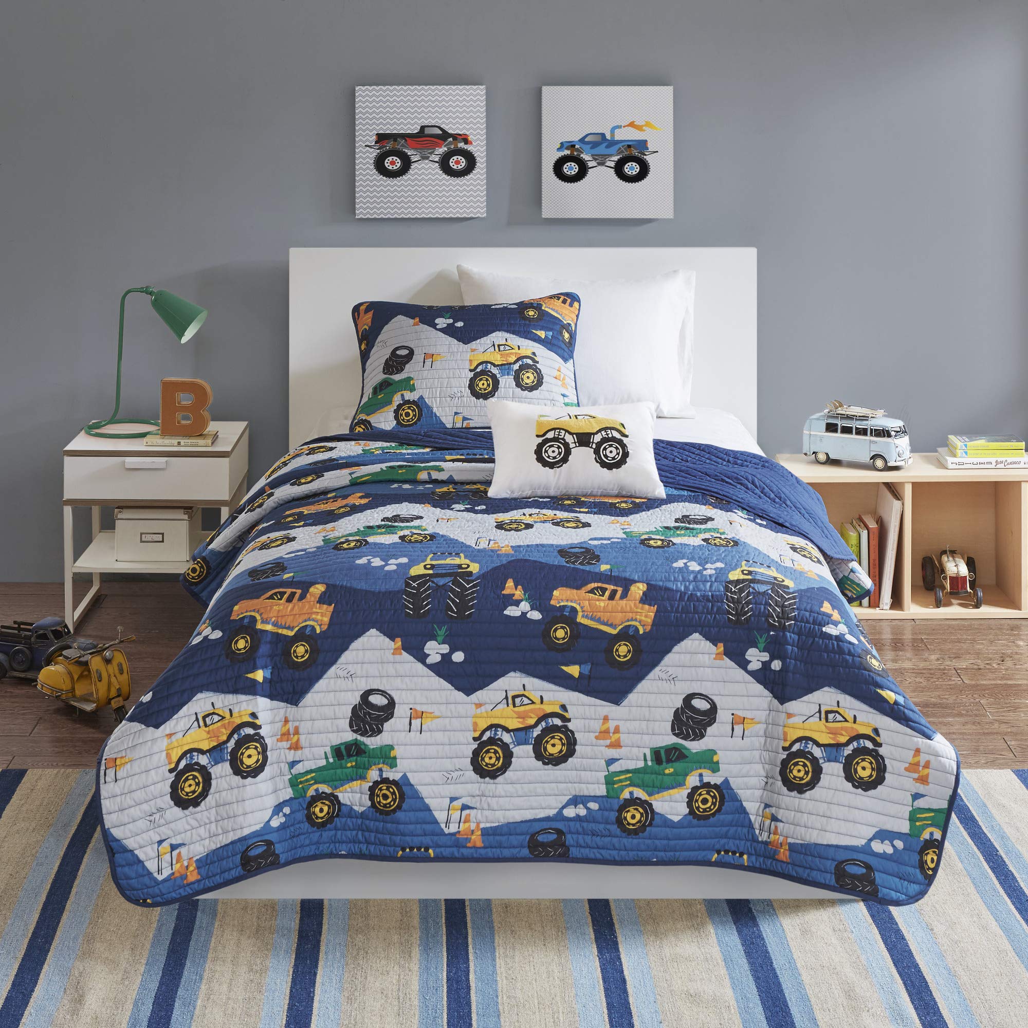 Intelligent Design Kids Nash Reversible Quilt Set, Vibrant Fun Design, Lightweight All Season Children Bedding, Coverlet Bedspread, Boys Bedroom Décor, Full/Queen, Big Wheel Monster Trucks 4 Piece