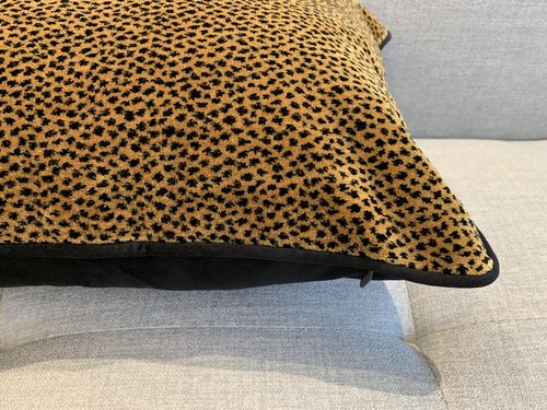 1pc luxury palace royal contemporary pillow cover, Leopard dot black and gold animal pattern single-sided high-precision jacquard velvet cutting process with zipper 20 x 12 inches (no pillow core)