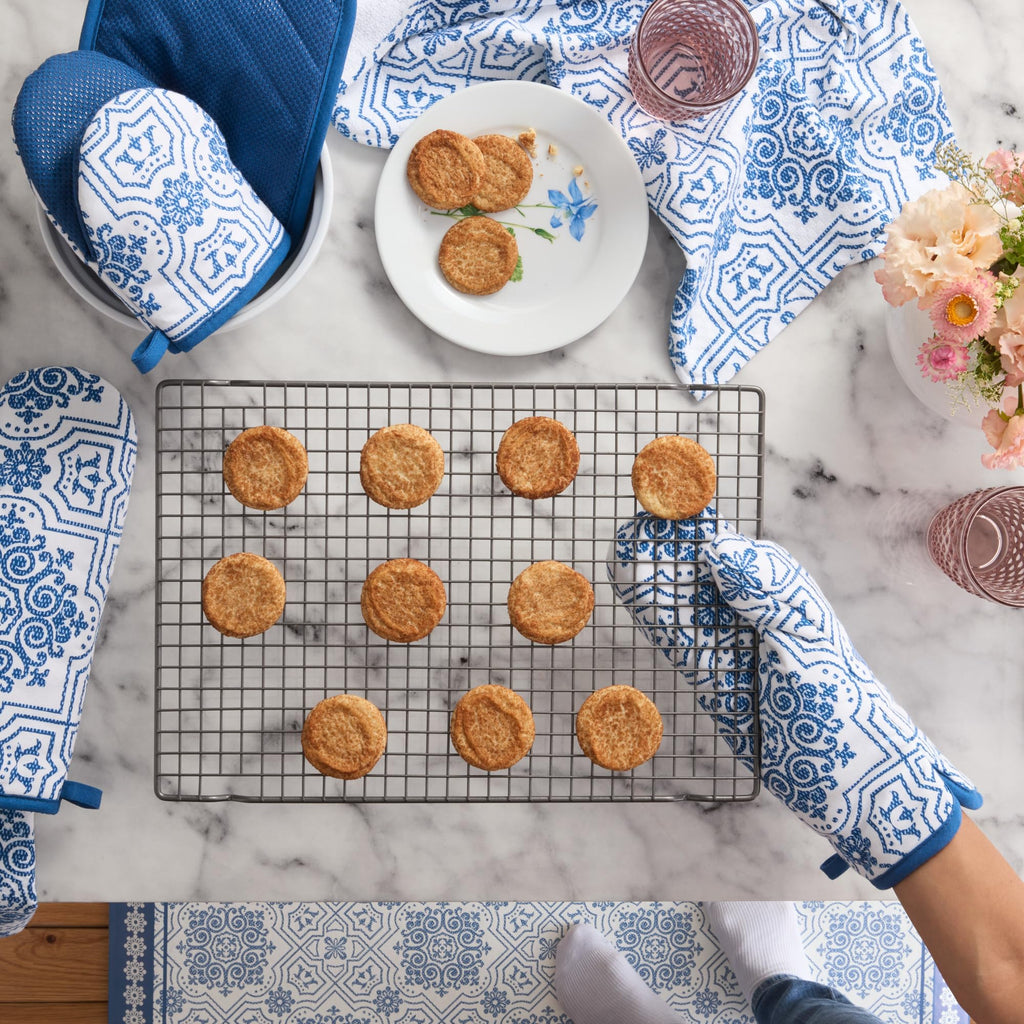 MARTHA STEWART Strie Medallion Pot Holder 2-Pack Set, Heat Resistant, Non-Slip Silicone Grip, Navy Blue, 7"x10"