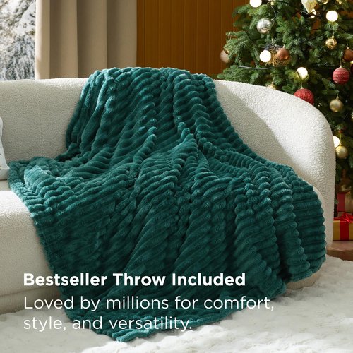 Bedsure Christmas King Comforter Set - 5 Pieces Christmas Bedding Set, King Bed in a Bag with 1 Soft Green Tree Reversible Comforter, 2 Pillow Shams, 1 Throw Blanket and 1 Decorative
