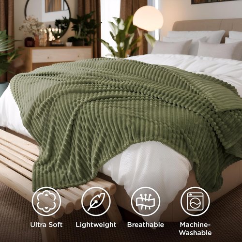 Bedsure GentleSoft Fleece King Blanket - Cozy Soft Throw for Couch, Moss Color, 108x90 Inches