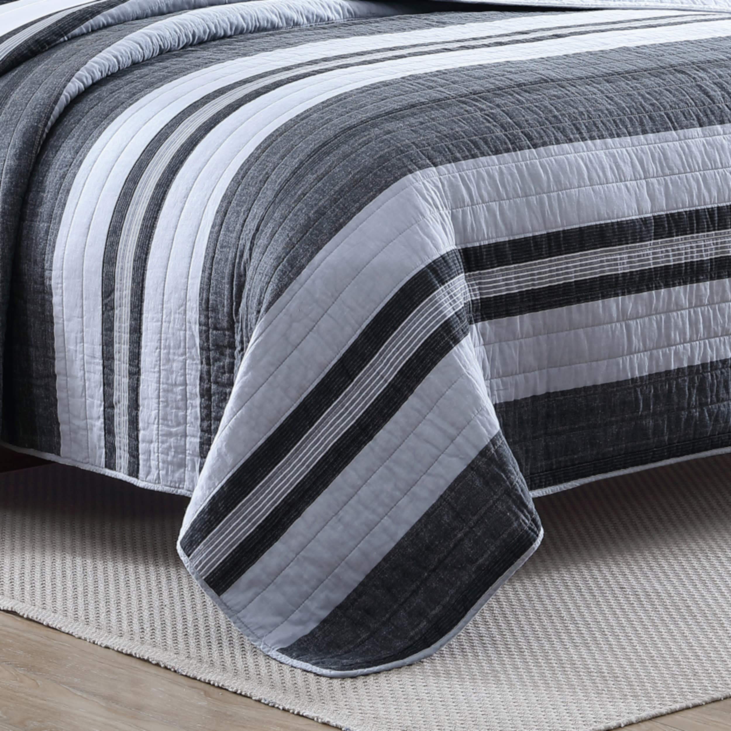 Nautica – Queen Quilt Set, Reversible Bedding with Matching Shams, Stripe Room Decor, Lightweight Bed Set, College Dorm Room Essentials (Ardmoore Grey)