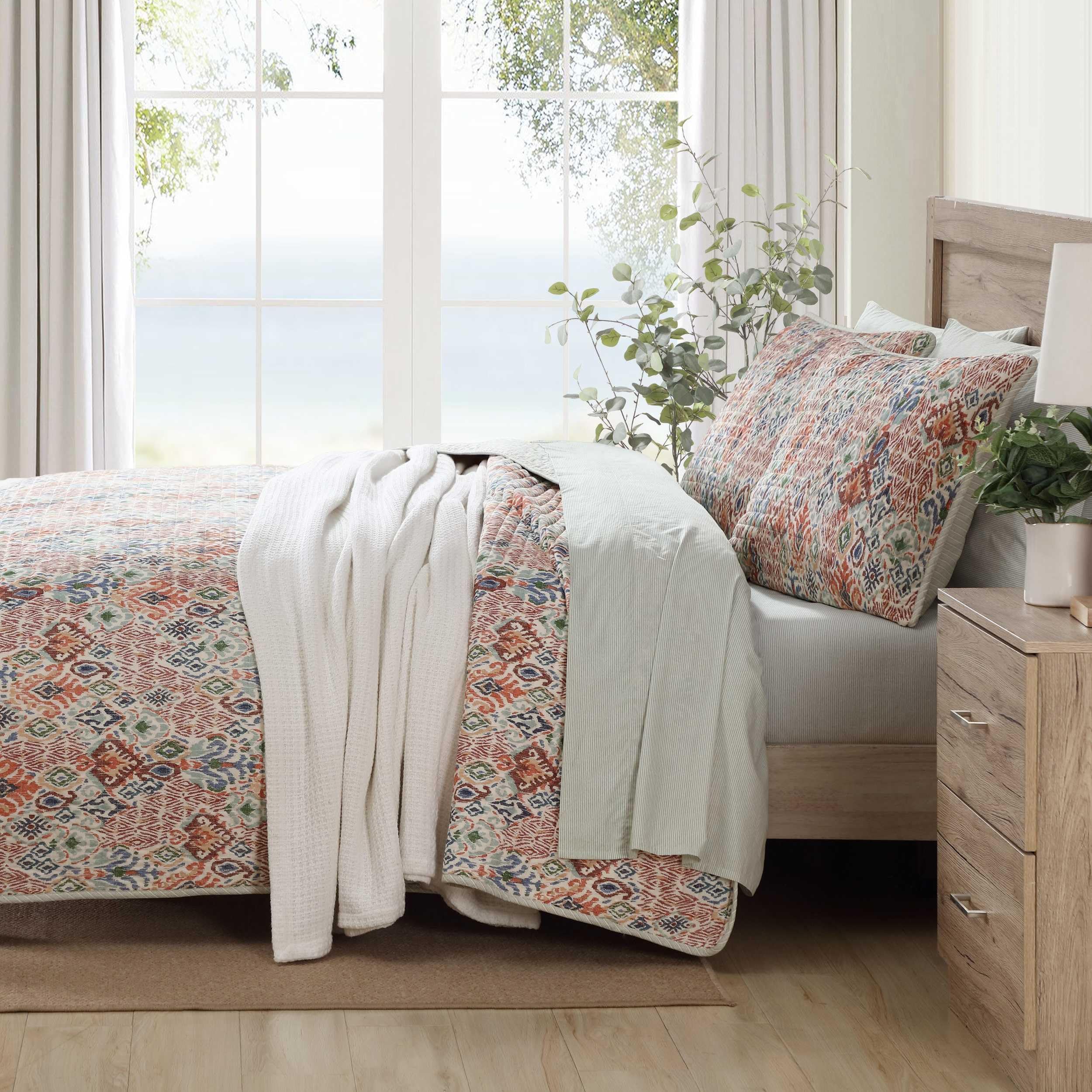 Tommy Bahama - Full/Queen Quilt Set, Premium Cotton Reversible Bedding with Matching Shams, Floral Bedding Set, Oeko-Tex Certified (Ikat Tropics Beige, Full/Queen)