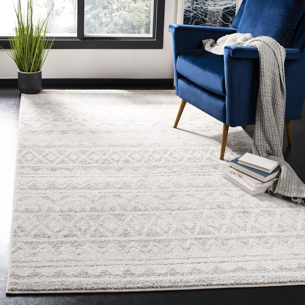 SAFAVIEH Adirondack Collection Area Rug - 5'1" x 7'6", Ivory & Grey, Moroccan Boho Distressed Design, Non-Shedding & Easy Care, Ideal for High Traffic Areas in Living Room, Bedroom (ADR119B)