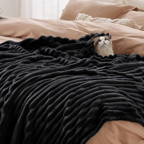 Bedsure GentleSoft Fleece Blanket - Cozy Black Throw for Couch, Perfect 50x70 Inches Size