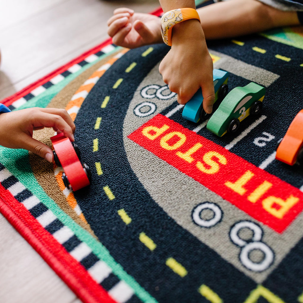 Melissa & Doug Round the Speedway Race Track Rug (FFP)