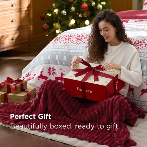 Bedsure Christmas King Comforter Set - 5 Pieces Christmas Bedding Set, King Bed in a Bag with 1 Soft Green Tree Reversible Comforter, 2 Pillow Shams, 1 Throw Blanket and 1 Decorative