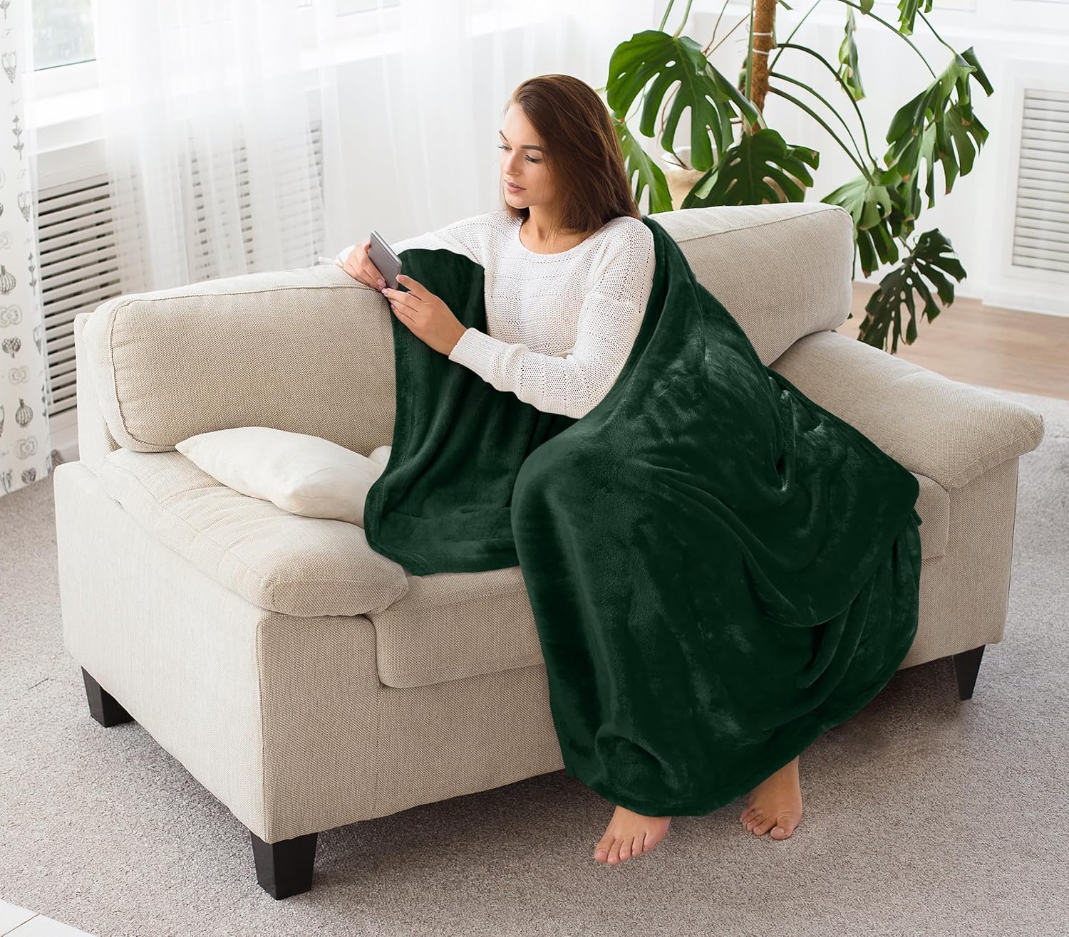 Utopia Bedding Fleece Blanket - Luxury Anti-Static Soft Microfiber Throw | Forest Green, 50x60 Inch