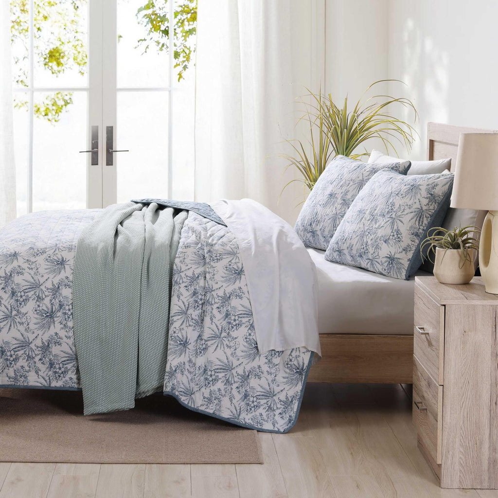 Tommy Bahama - Twin Quilt Set, Reversible Cotton Bedding with Matching Sham, Pre-Washed for Added Softness, Dorm Essentials (Pen and Ink Palm Navy Blue)