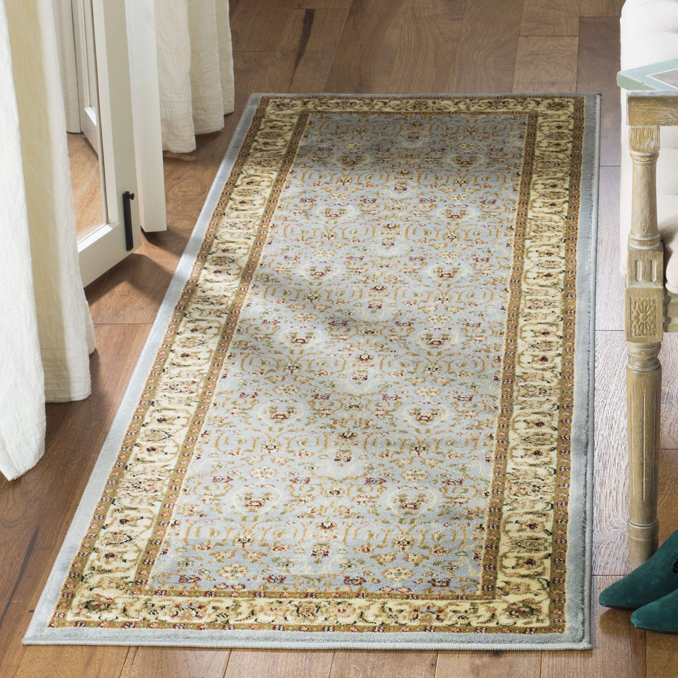 SAFAVIEH Lyndhurst Collection Accent Rug - 2'3" x 4', Light Blue & Ivory, Design, Non-Shedding & Easy Care, Ideal for High Traffic Areas in Entryway, Living Room, Bedroom (LNH312B)