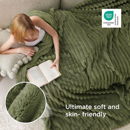 Bedsure GentleSoft Fleece King Blanket - Cozy Soft Throw for Couch, Moss Color, 108x90 Inches