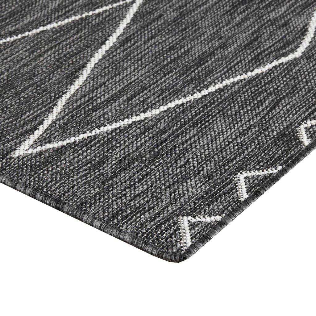Madison Park Darya Woven Turkish Indoor/Outdoor Area -Rug for Backyard, Geo Moroccan, Home Décor, Weather Resistant Floor Mat, Easy to Clean Patio -Rugs, Deck Carpets, 7'11" x 10', Grey/White