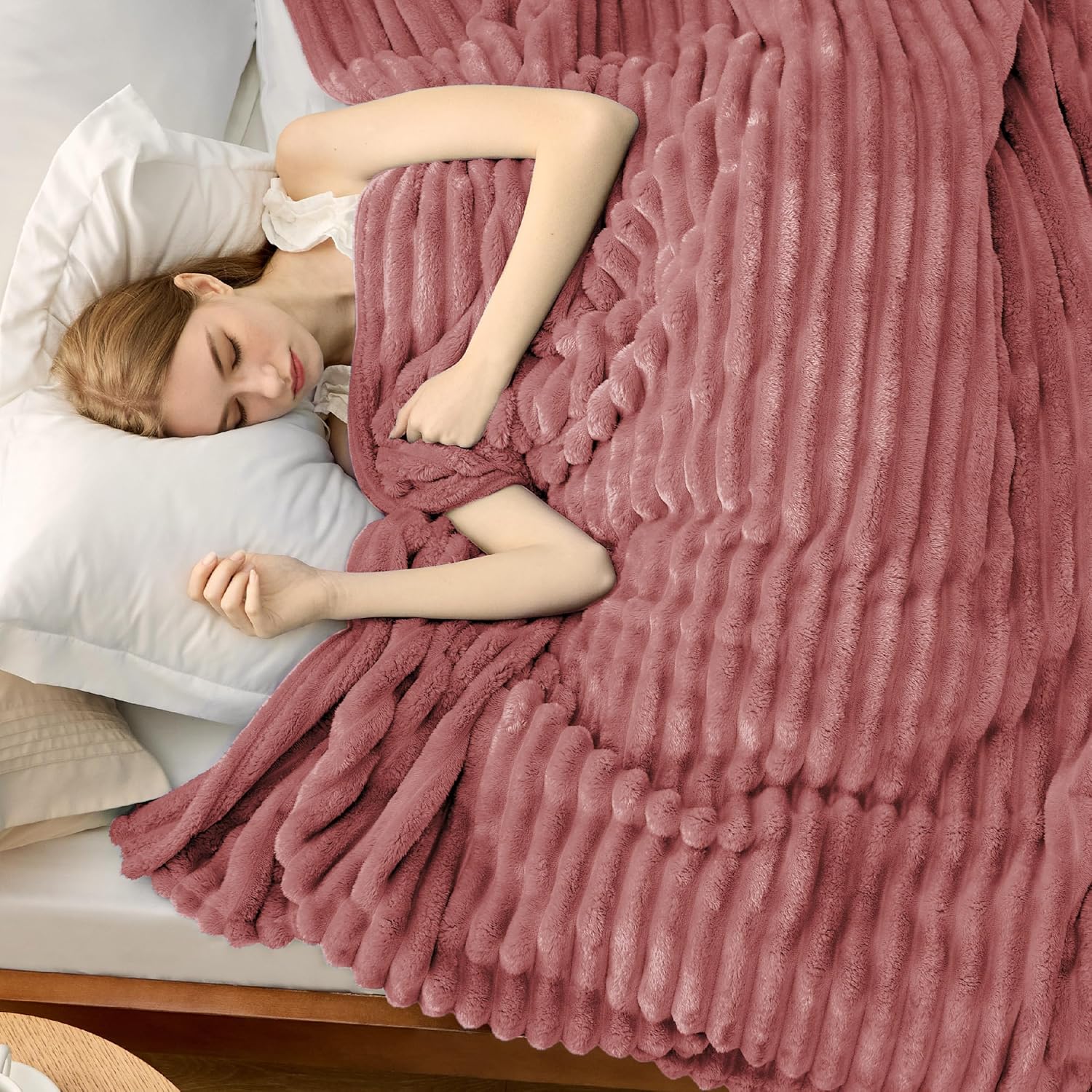 Bedsure GentleSoft Full Blanket - Cozy Dusty Pink Fleece Throw for Women | Perfect Birthday Gift, 84x90 Inches