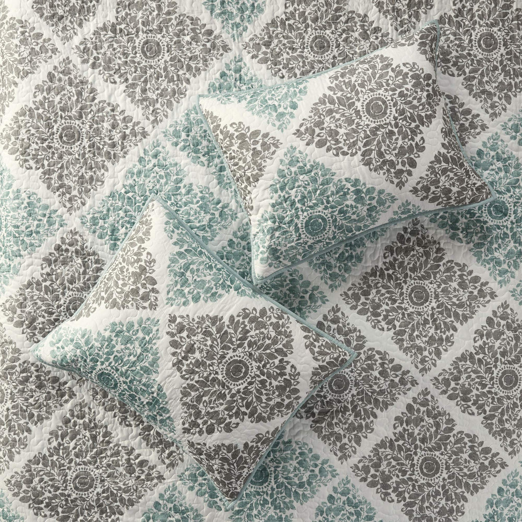 Madison Park Claire Quilt Modern Design - All Season, Breathable Coverlet Lightweight Bedding Set, Matching Shams, Decorative Pillow, Full/Queen (90 in x 90 in), Diamond Aqua 6 Piece