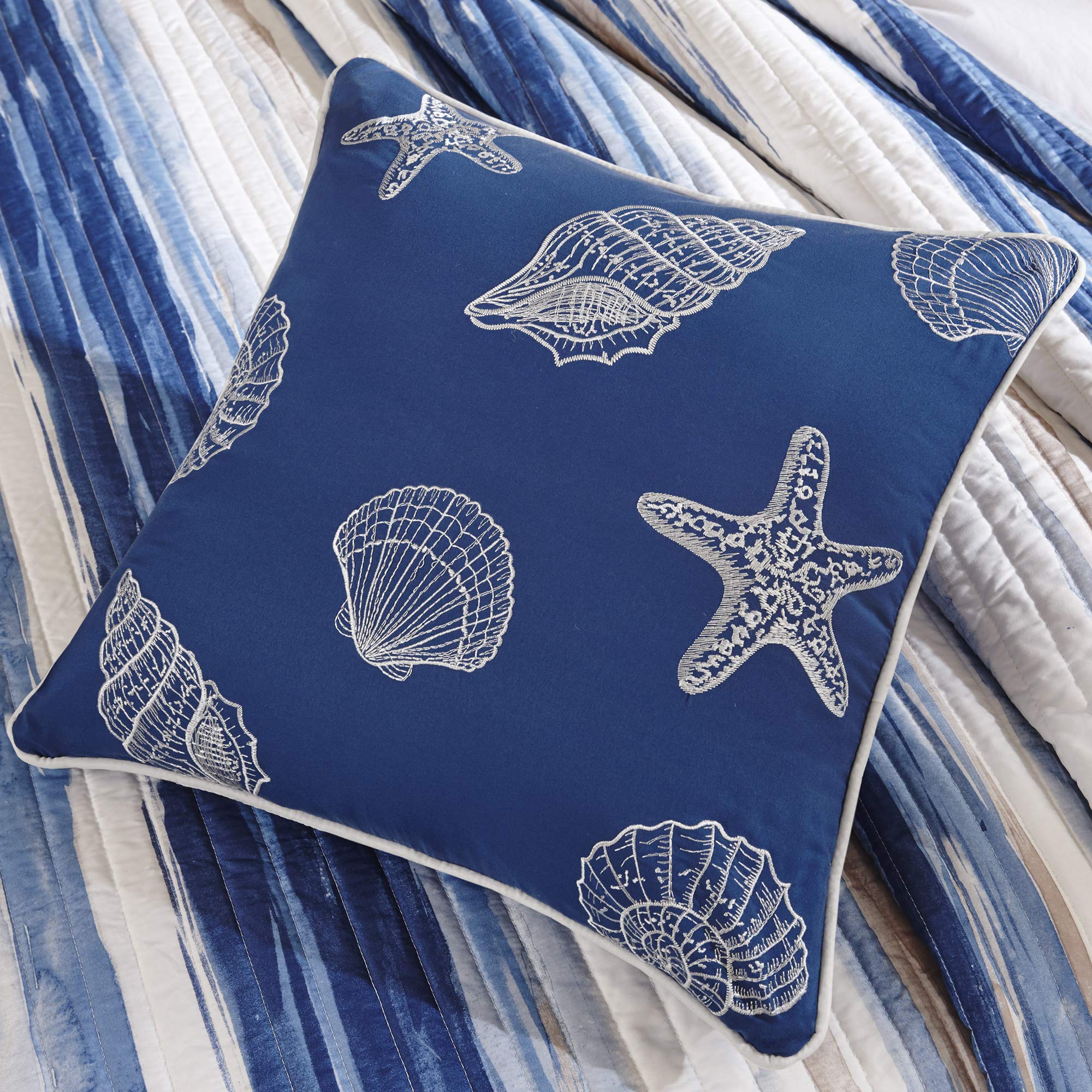 Madison Park Quilt Set Cottage Coastal Design, 6 Piece Set - All Season, Coverlet Bedspread Lightweight Bedding Layer, Shams, Toss Pillows, King/Cal King(104"x94"), Blue/White