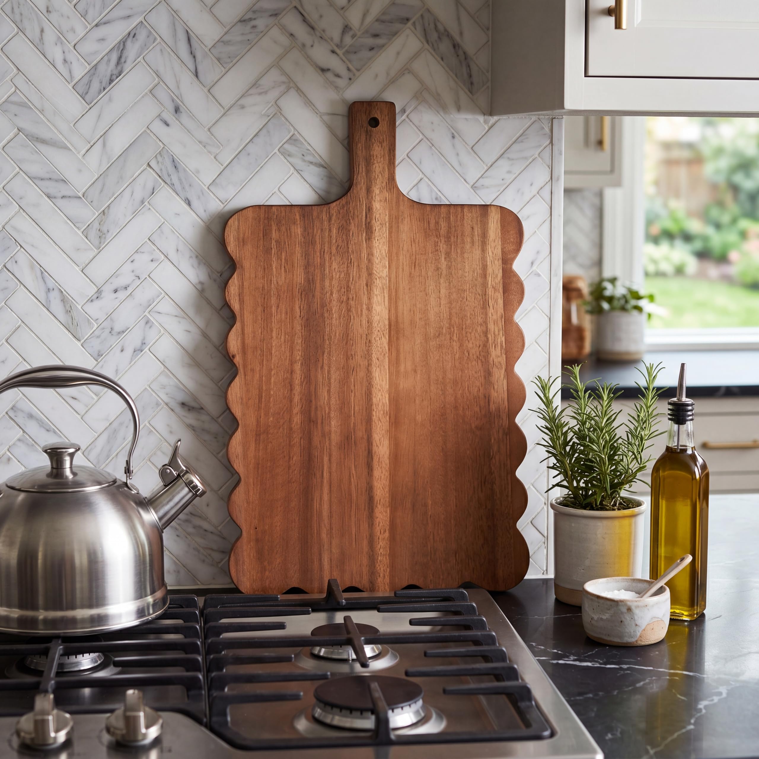 Novabright Scalloped Shaped Wood Cutting Board Wooden Serving Tray Farmhouse Kitchen Decoration for Holiday Party Accessories Table Home Shelf Dining Room Gifts(dark Brown, 1 Pcs)