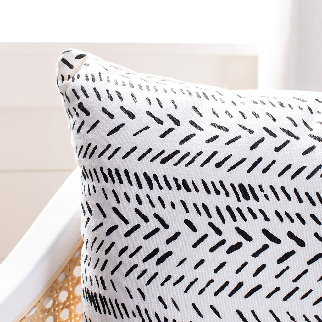 SAFAVIEH Sarden 18-inch Black and White Decorative Throw Pillow