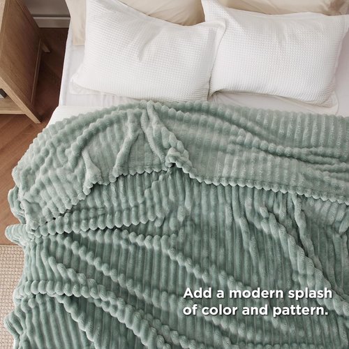 Bedsure GentleSoft Full Size Blanket - Cozy Sage Green Throw for Women | 84x90 Inches