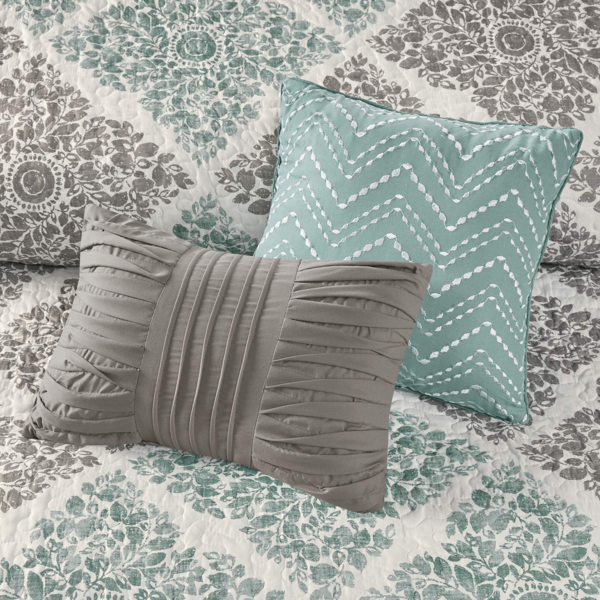 Madison Park Claire Quilt Modern Design - All Season, Breathable Coverlet Lightweight Bedding Set, Matching Shams, Decorative Pillow, Full/Queen (90 in x 90 in), Diamond Aqua 6 Piece