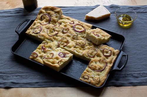 Lodge Cast Iron Baking Pan - Durable Non-Stick Design | Perfect for Baking & Roasting