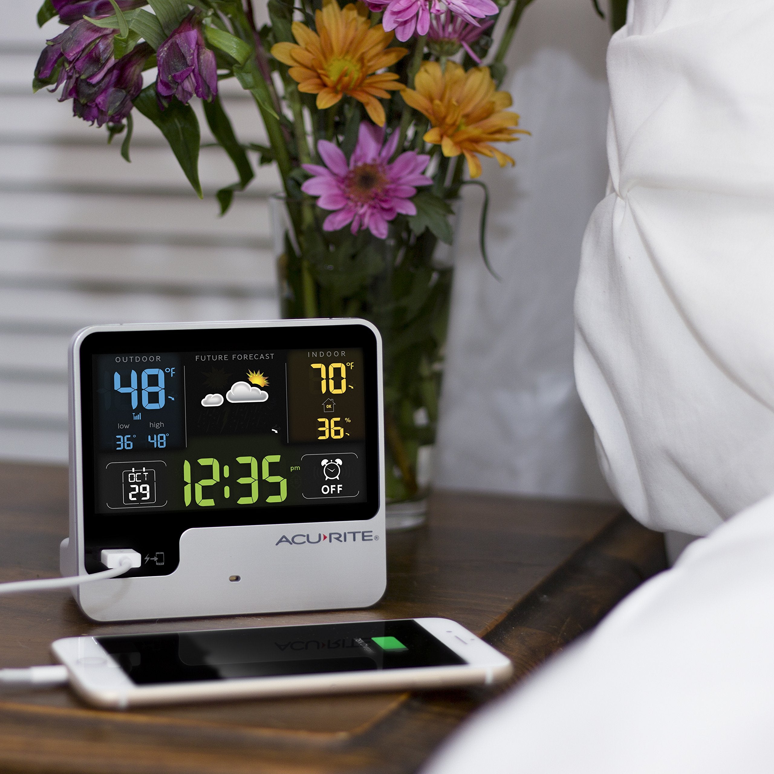 AcuRite 01129M Alarm Clock with USB Charger, Outdoor Temperature & Weather Forecas