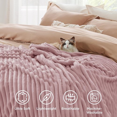 Bedsure GentleSoft Pink Fleece Blanket - Cozy 50x60 Inch Throw for Home, Office & Gifts