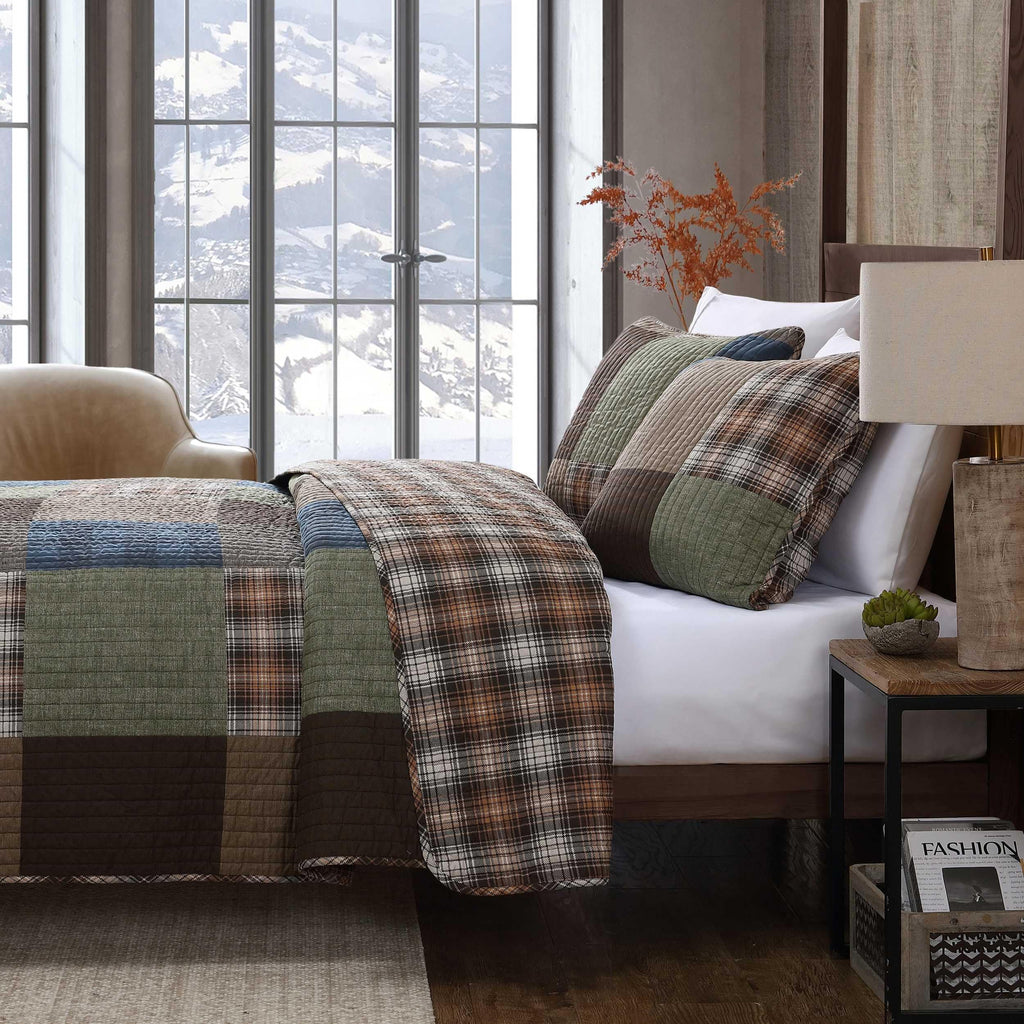 Eddie Bauer - Full/Queen Quilt Set, Premium Cotton Reversible Bedding with Matching Shams, Patchwork Luxurious Bedding Set (Classic Patchwork Green, Full/Queen)