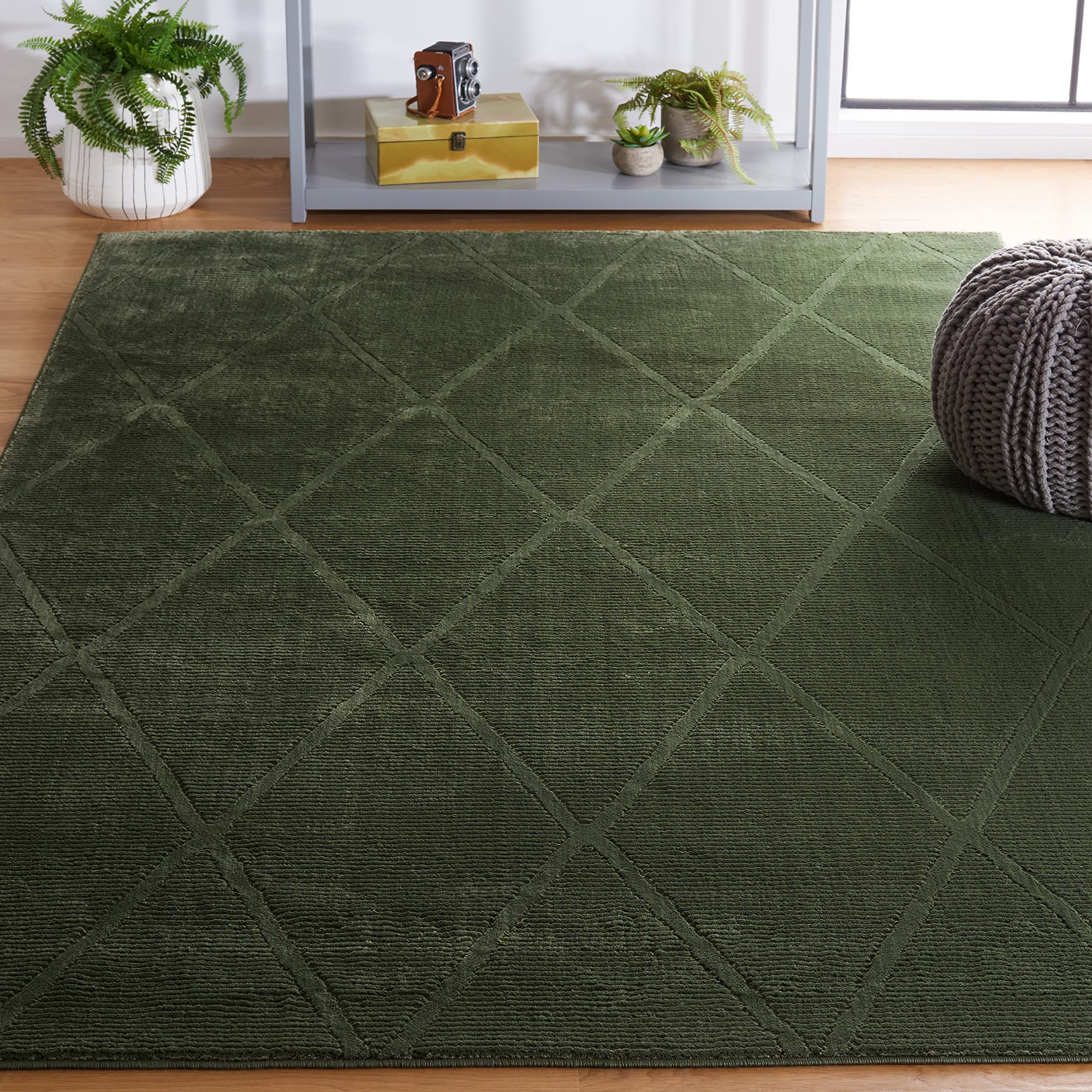 SAFAVIEH Revive Collection Accent Rug - 4' x 6', Green, Trellis Design, Non-Shedding & Easy Care, Ideal for High Traffic Areas in Entryway, Living Room, Bedroom (REV104Y)