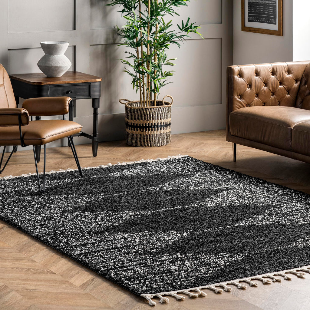 nuLOOM Bria Moroccan Shag Tasseled Area Rug - 4x6 Shag Area Rug Modern/Contemporary Black/Ivory Rugs for Living Room Bedroom Dining Room Nursery
