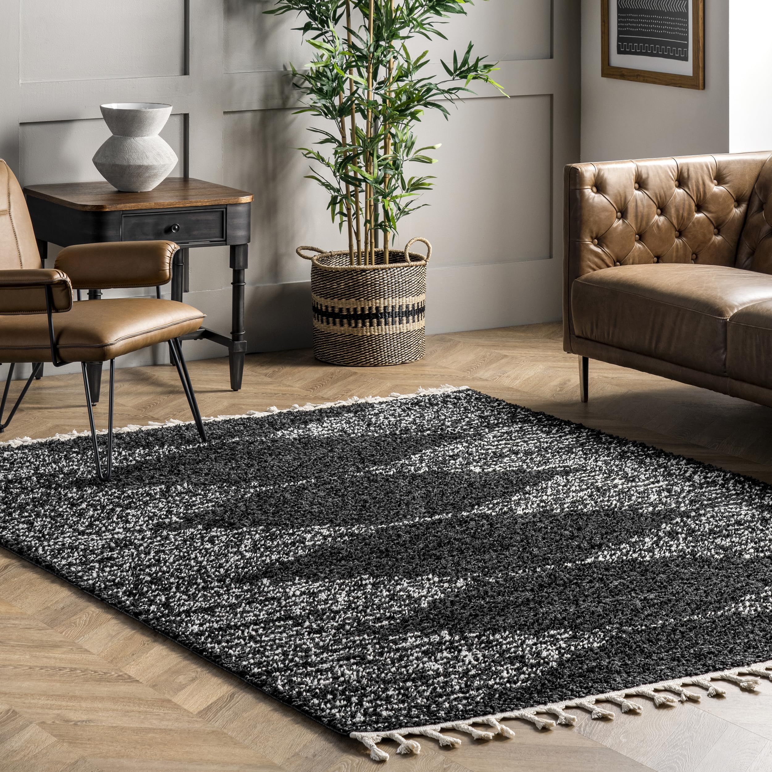 nuLOOM Bria Moroccan Shag Tasseled Area Rug - 4x6 Shag Area Rug Modern/Contemporary Black/Ivory Rugs for Living Room Bedroom Dining Room Nursery