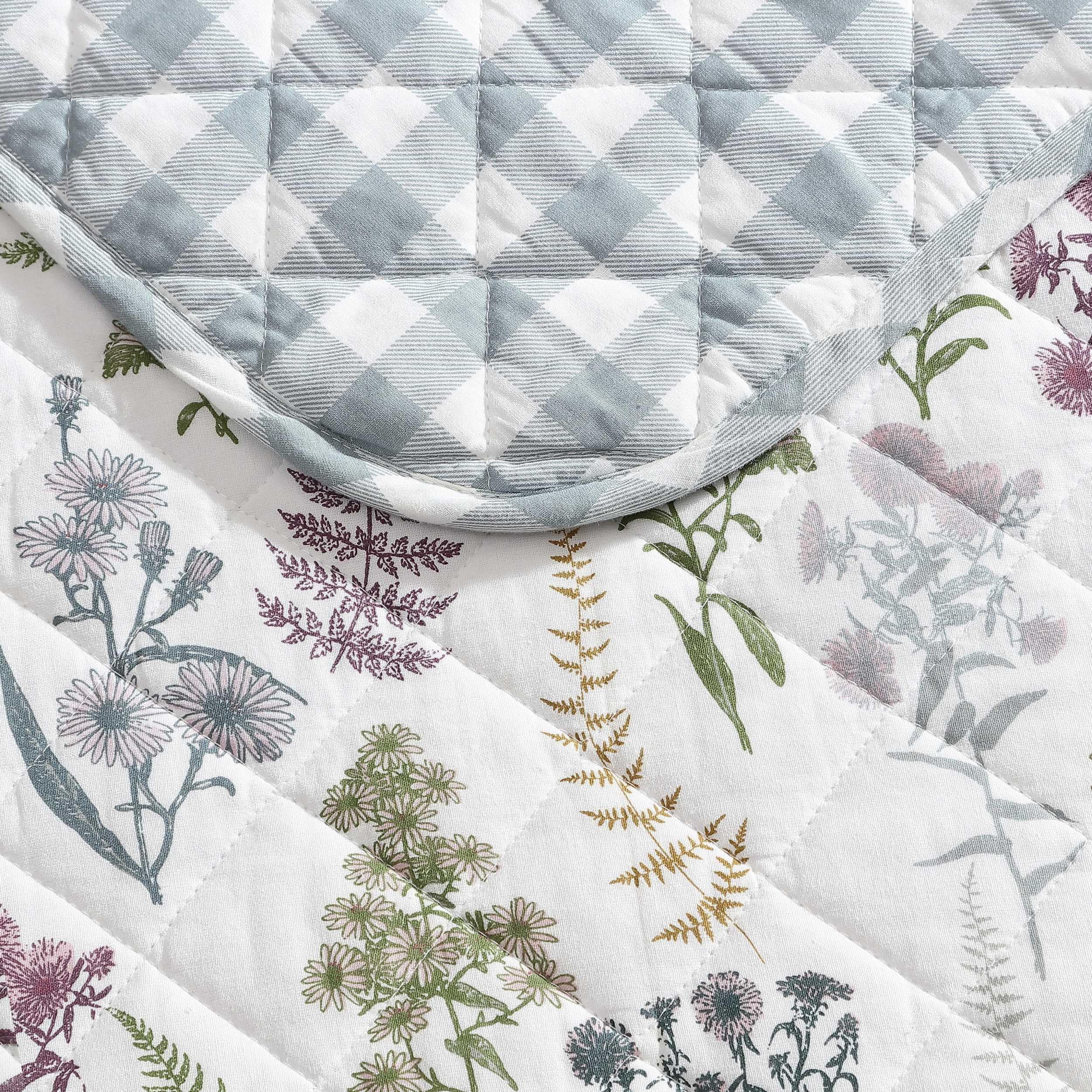 Eddie Bauer - Full/Queen Quilt Set, Reversible Cotton Bedding with Matching Shams, Classic Floral Home Decor with Plaid Reverse (Flower Field Green, Full/Queen)