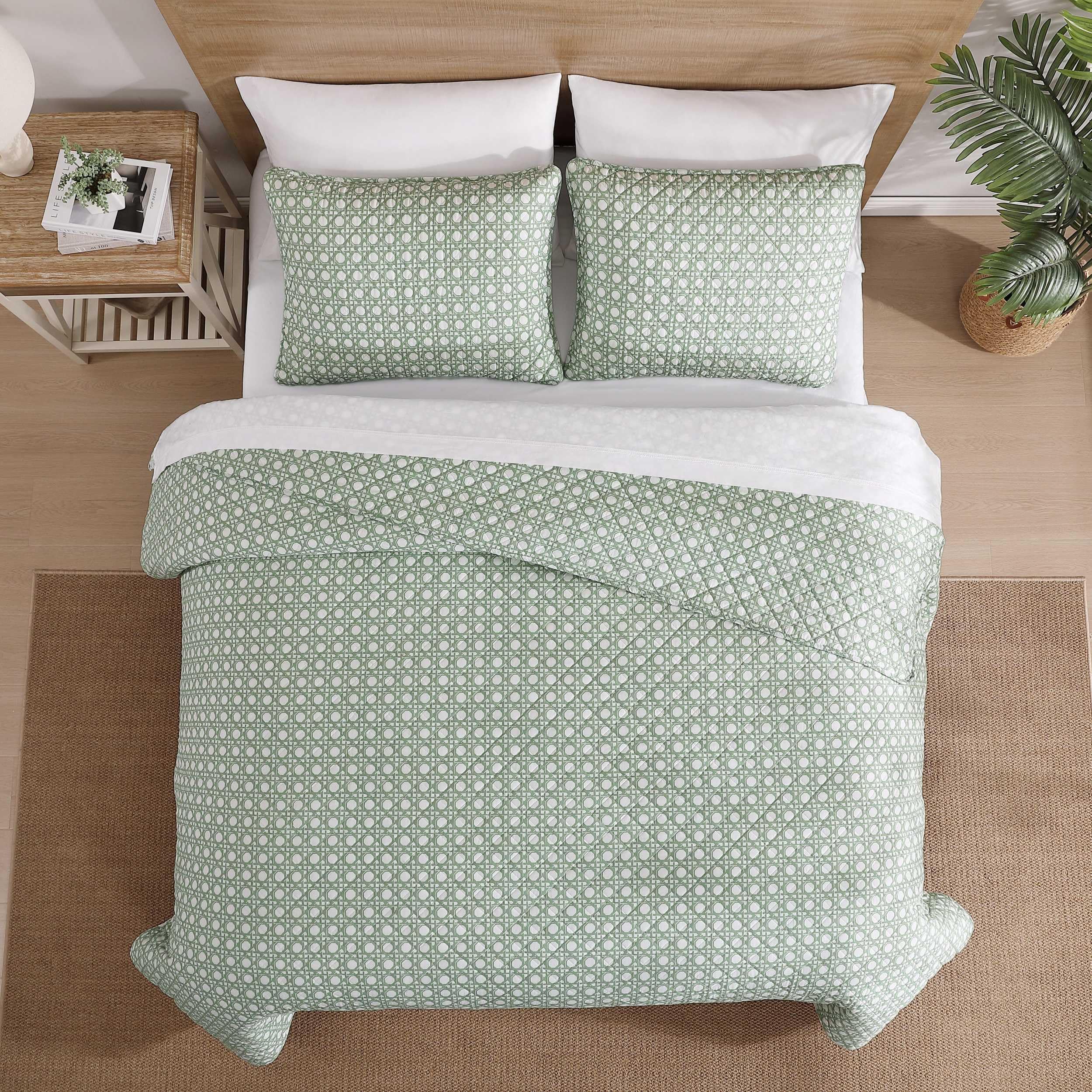 Tommy Bahama - King Quilt Set, Luxurious Bedding with Matching Shams, Coastal Inspired Room Essentials (Bahama Diamond Isle Green, King)