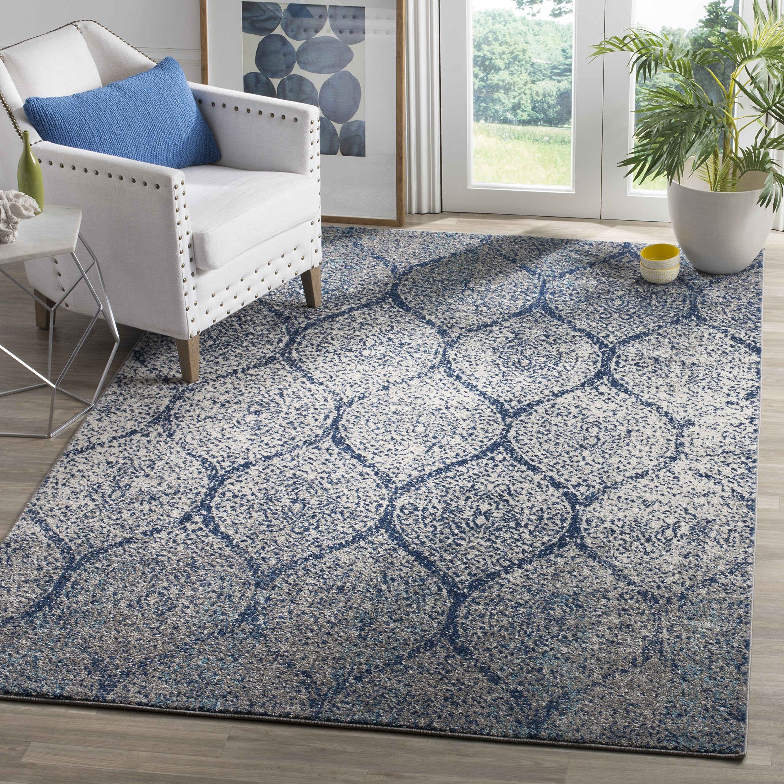 SAFAVIEH Madison Collection Accent Rug - 4' x 6', Navy & Silver, Glam Ogee Trellis Distressed Design, Non-Shedding & Easy Care, Ideal for High Traffic Areas in Entryway, Living Room, Bedroom (MAD604G)