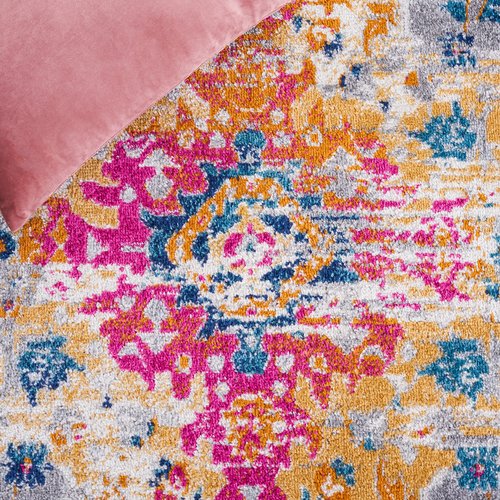 SAFAVIEH Madison Collection Area Rug - 6' x 9', Grey & Fuchsia, Boho Chic Medallion Design, Non-Shedding & Easy Care, Ideal for High Traffic Areas in Living Room, Bedroom (MAD154F)