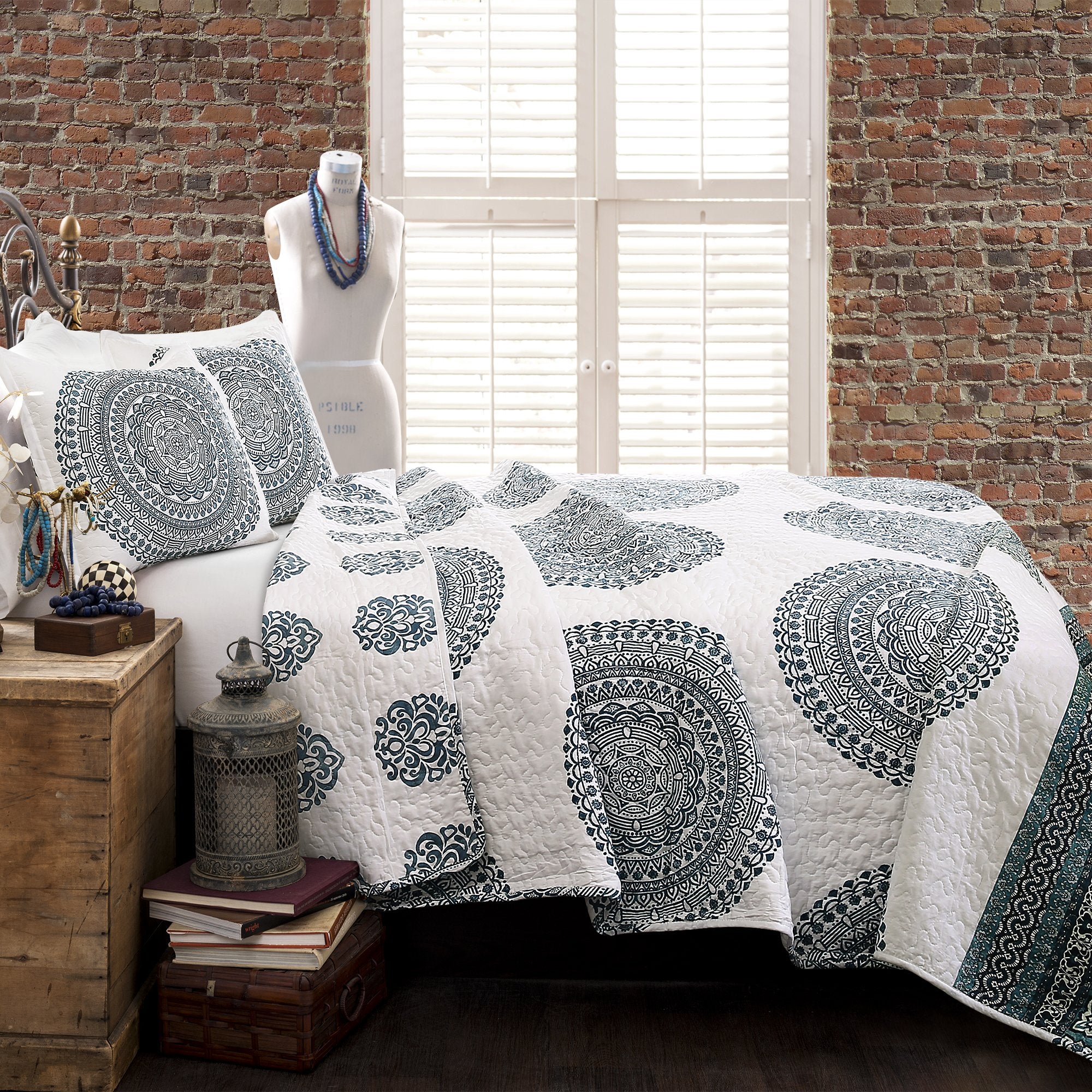 Lush Decor Shaila Medallion Quilt | Mandala Print Reversible 3 Piece Bedding Set - King - Blue