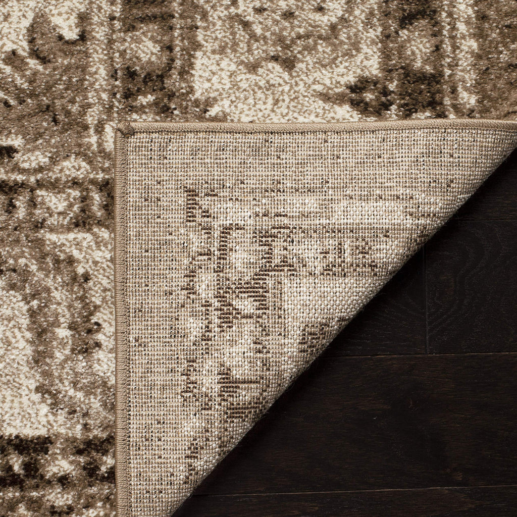 SAFAVIEH Vintage Hamadan Collection Area Rug - 3' Square, Taupe, Traditional Persian Design, Non-Shedding & Easy to Clean, Ideal for Living Room, Bedroom, Dining Space (VTH214T)