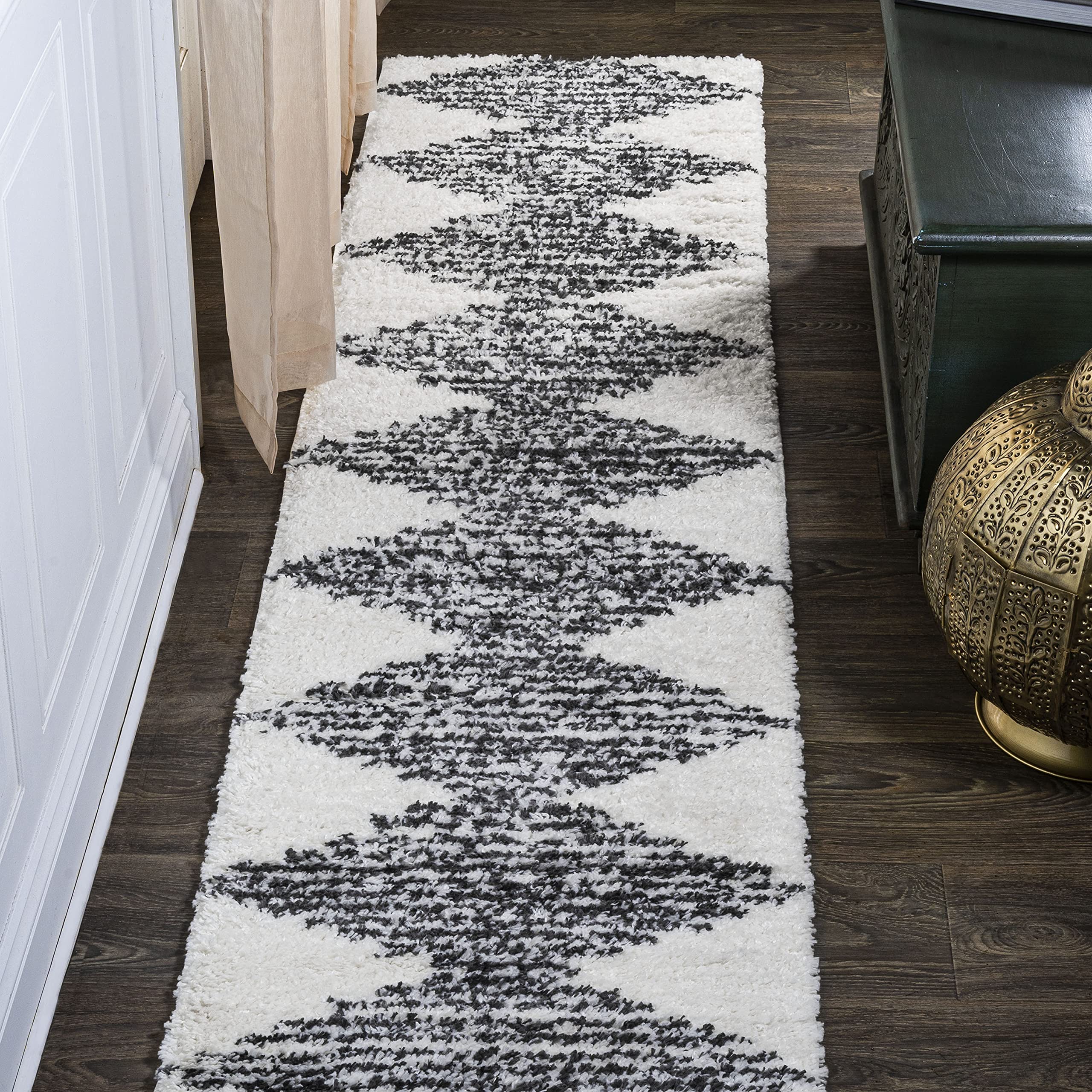 JONATHAN Y Elm Diamond Stripe Shag White/Gray Runner Rug, 2x8, Geometric, Bohemian, Contemporary, Easy-Cleaning for Living Room, Bedroom, Kitchen, Pet Friendly, Non-Shedding (MOH408A-28)