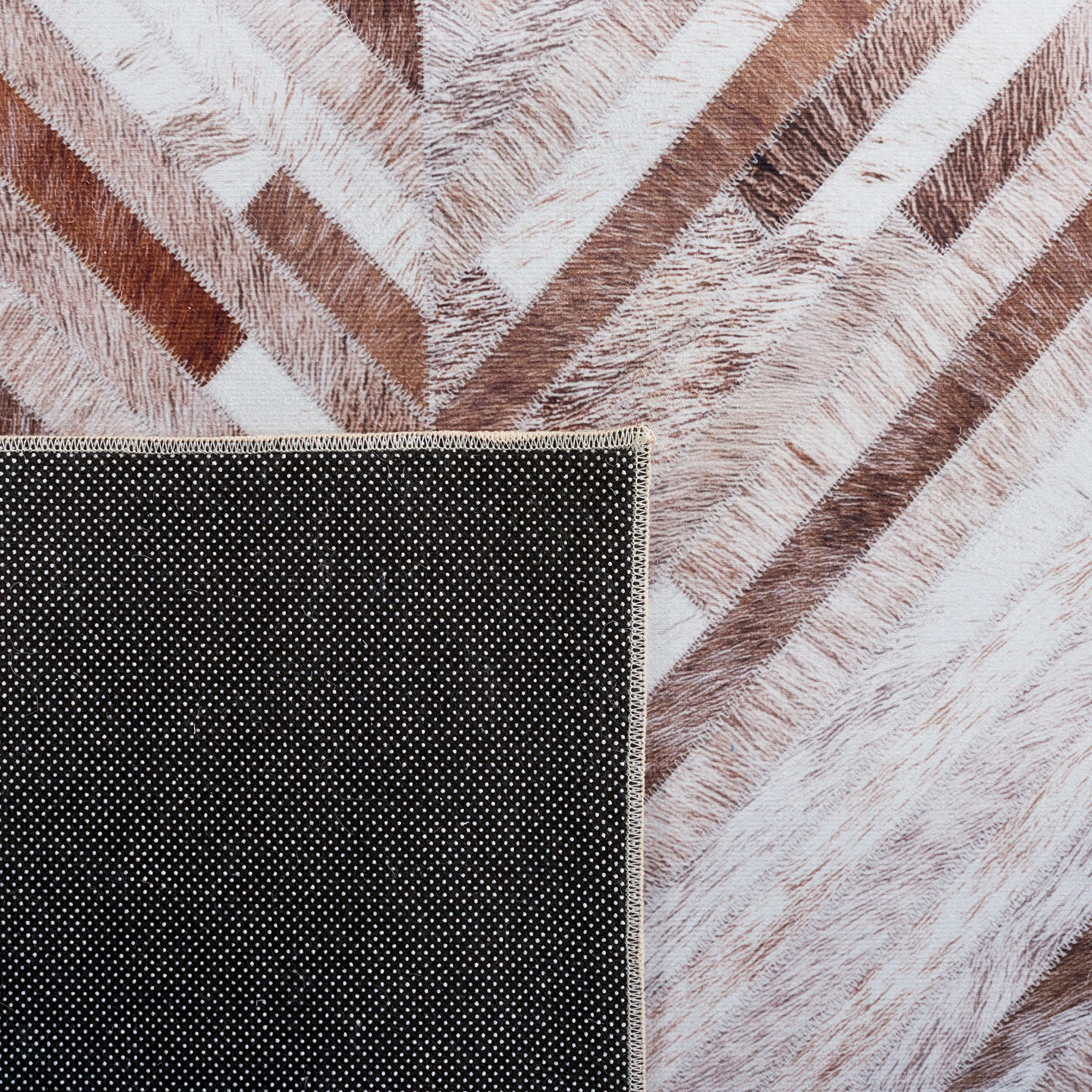 SAFAVIEH Washable Rug Faux Hide Collection - 6' x 9', Beige & Brown, Slip Resistant, Western Rustic Decor, Printed Pattern, Ideal for Living Room, Bedroom, Home Office, Dining Space (FAH526A)